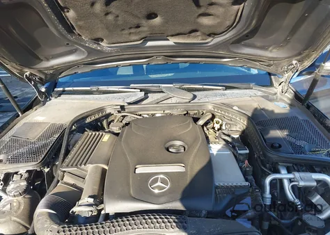2016 Mercedes-Benz C 300 z USA, uszkodzony, nr VIN 55SWF4JB3GU144457
